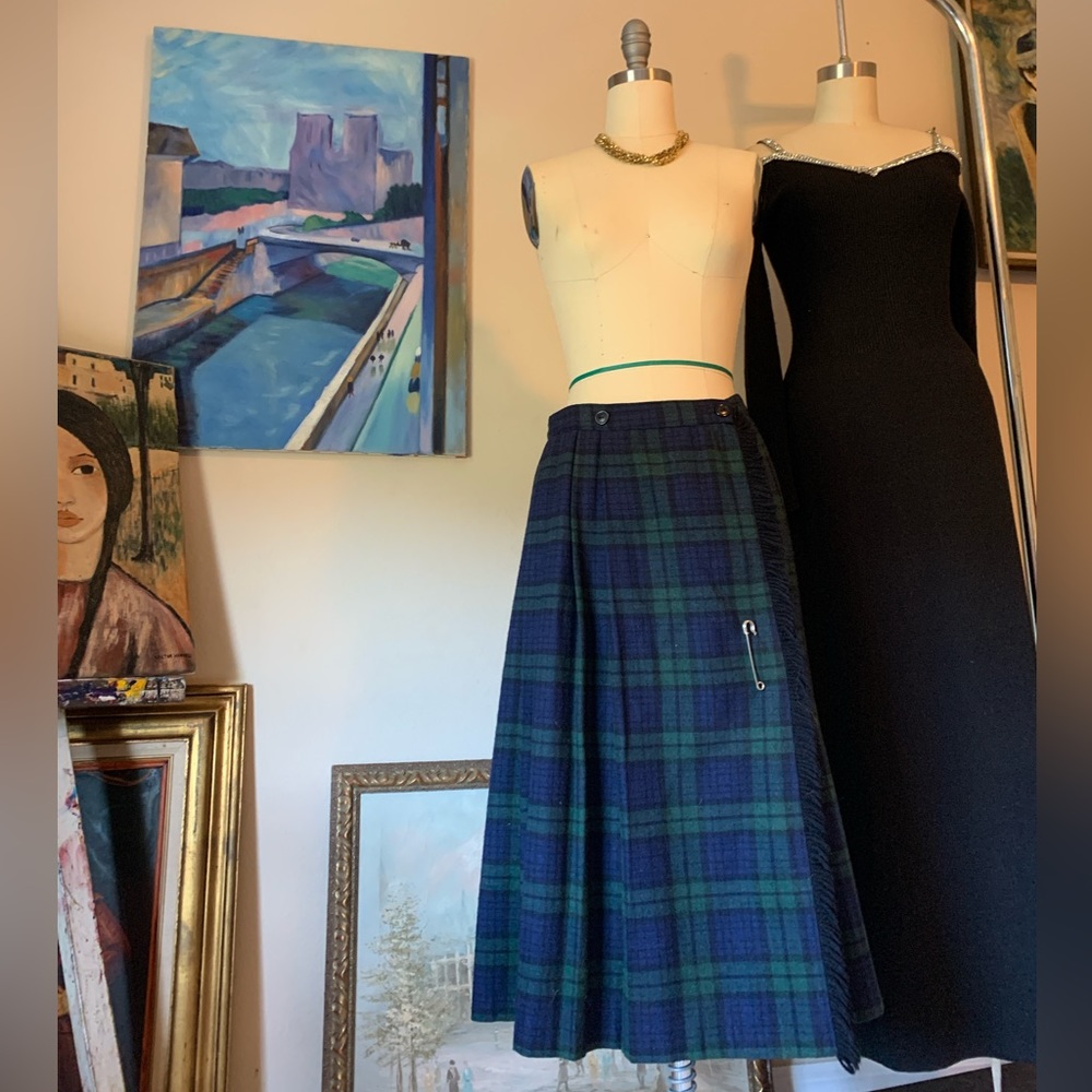 Vintage plaid skirt small fits size small waist 27